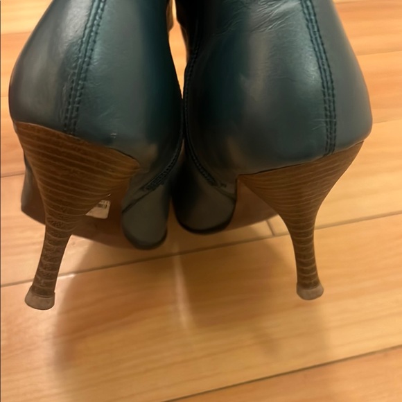 Elegant Blue Leather Ankle Boots - Picture 2 of 3